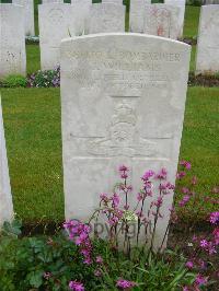 Etaples Military Cemetery - Williams, J