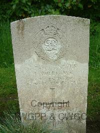 Etaples Military Cemetery - Williams, J