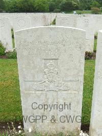 Etaples Military Cemetery - Williams, John Henry
