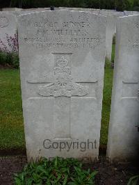 Etaples Military Cemetery - Williams, John Martin
