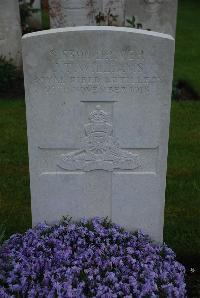 Etaples Military Cemetery - Williams, J T