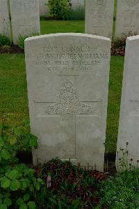 Etaples Military Cemetery - Williams, L D