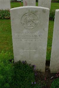 Etaples Military Cemetery - Williams, Reginald Horace