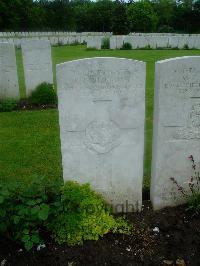 Etaples Military Cemetery - Williams, R T