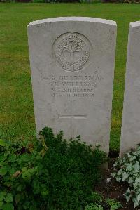 Etaples Military Cemetery - Williams, S R