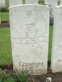 Etaples Military Cemetery - Williams, V C