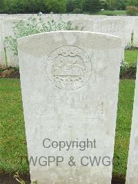 Etaples Military Cemetery - Williams, W T