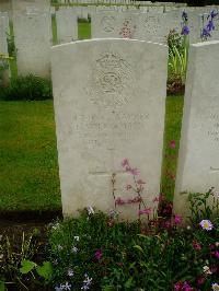 Etaples Military Cemetery - Williamson, F