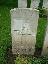 Etaples Military Cemetery - Willis, W