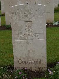 Etaples Military Cemetery - Willmot, Frederick