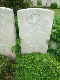Etaples Military Cemetery - Willox, C