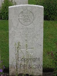 Etaples Military Cemetery - Wilson, G