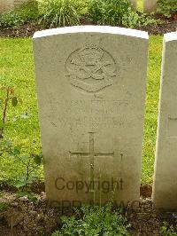 Etaples Military Cemetery - Wilson, O