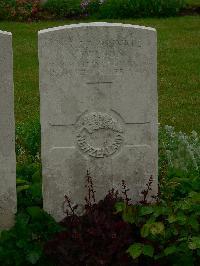Etaples Military Cemetery - Wilson, Robert