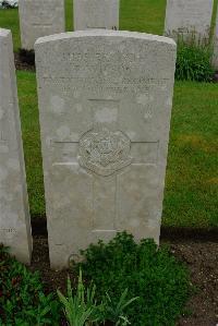 Etaples Military Cemetery - Wilson, R