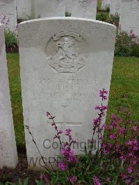 Etaples Military Cemetery - Wilson, R