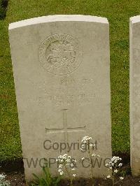 Etaples Military Cemetery - Wilson, R