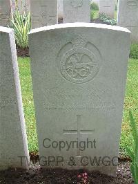 Etaples Military Cemetery - Wilson, W