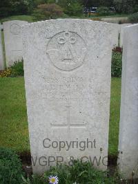 Etaples Military Cemetery - Wimms, John Basil Thomas