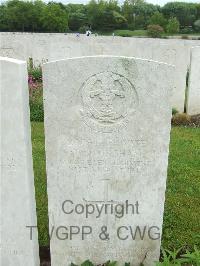 Etaples Military Cemetery - Wingham, Thomas Henry