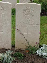 Etaples Military Cemetery - Winter, W W C