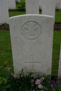 Etaples Military Cemetery - Wisbey, Thomas