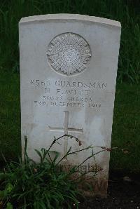 Etaples Military Cemetery - Witt, Henry Frederick