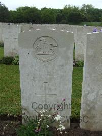 Etaples Military Cemetery - Wolfe, R