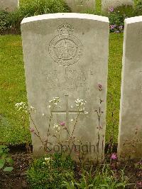 Etaples Military Cemetery - Wood, R A