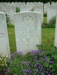 Etaples Military Cemetery - Woodgett, G B