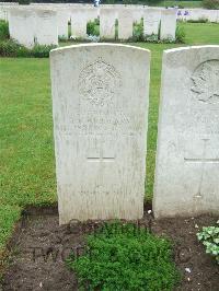 Etaples Military Cemetery - Woodhams, Thomas James