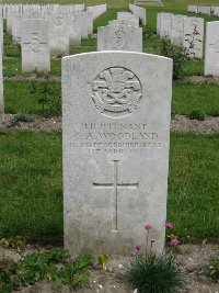 Etaples Military Cemetery - Woodland, Clement Arthur