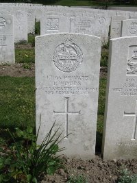 Etaples Military Cemetery - Woods, F
