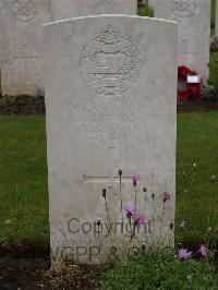 Etaples Military Cemetery - Woods, J C