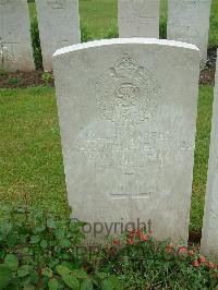 Etaples Military Cemetery - Woods, Richard Charles