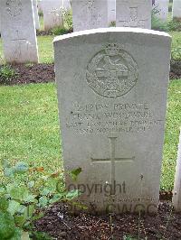 Etaples Military Cemetery - Woodward, Frank