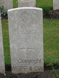 Etaples Military Cemetery - Woodward, Henry Francis