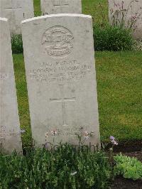 Etaples Military Cemetery - Woodward, Leonard