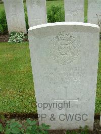 Etaples Military Cemetery - Woolard, G