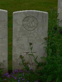 Etaples Military Cemetery - Woolley, J H