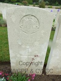 Etaples Military Cemetery - Wright, E J