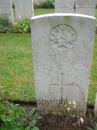 Etaples Military Cemetery - Wright, E W