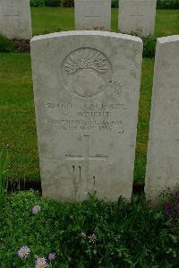 Etaples Military Cemetery - Wright, F