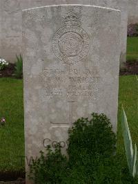 Etaples Military Cemetery - Wright, J T W