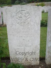 Etaples Military Cemetery - Wright, W