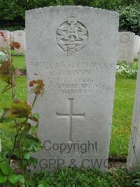 Etaples Military Cemetery - Wynn, R C