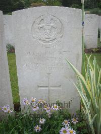 Etaples Military Cemetery - Yates, Horace