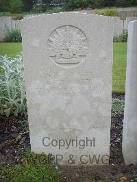 Etaples Military Cemetery - Yaxley, James Keith