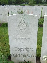 Etaples Military Cemetery - Yeoman, F