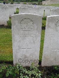 Etaples Military Cemetery - Youles, Harry
